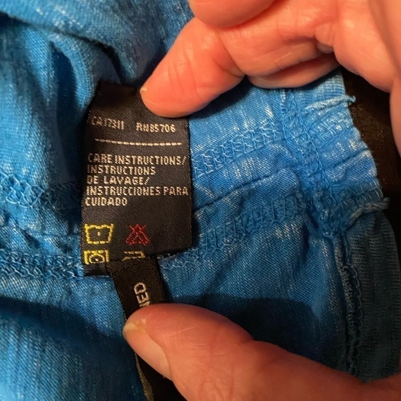 BUFFALO Turquoise Short Sleeved Top with back Logo Men’s size Small - Picture 6 of 7